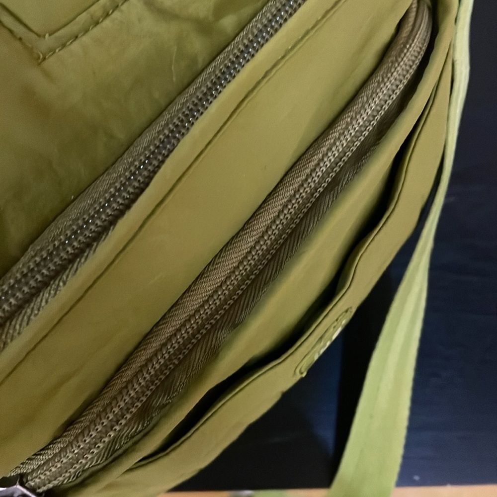 Lug Flutter Mini Cross Body Bag - Picture 4 of 8